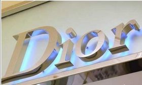 標(biāo)牌設(shè)計(jì) 從功能導(dǎo)向到藝術(shù)表達(dá)的視覺(jué)語(yǔ)言